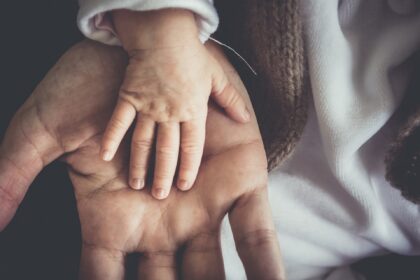 Vyšší nezabavitelná částka 2023 je reakcí na životní náklady rodin dlužníků a jejich vyživované osoby