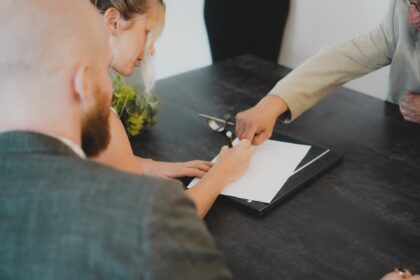Mám málo peněz a malé příjmy na oddlužená – pomůže darovací smlouva