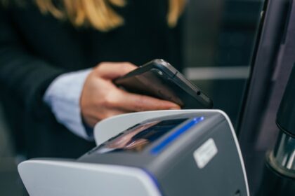Vyšší příjmy a nižší odvody na oddlužení či insolvenci, jde to?